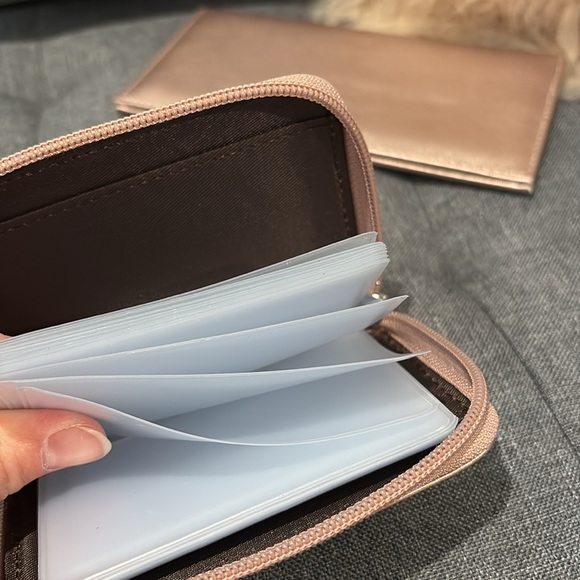 GUC Metallic Pink Checkbook Cover & Card Case - Picture 3 of 7